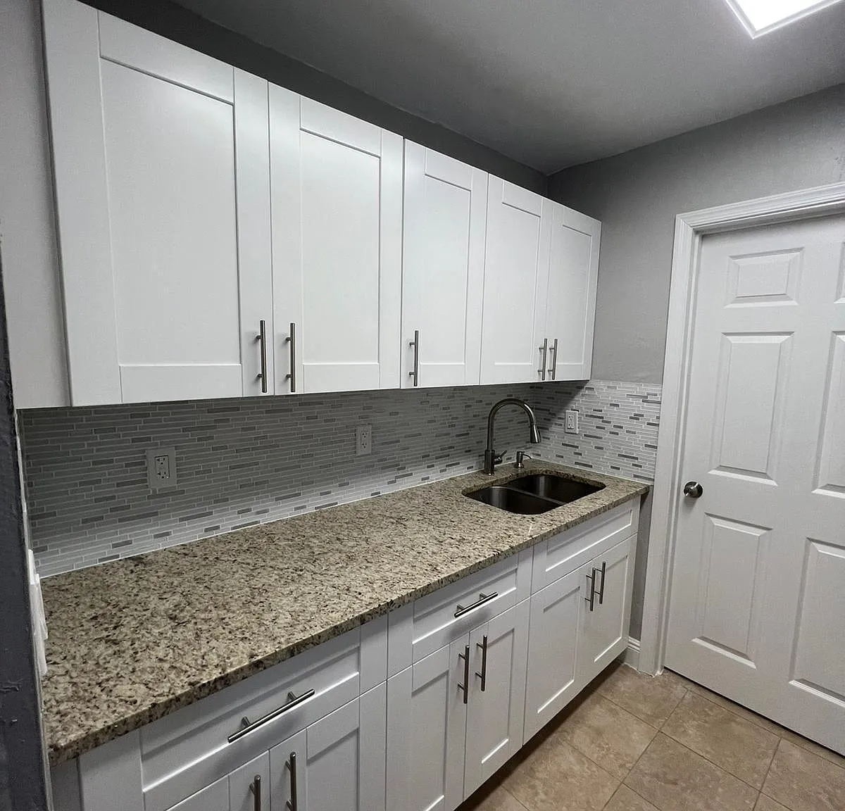 3 bed, 2.0 bath, 744 sqft, $2,600 — Photo 1