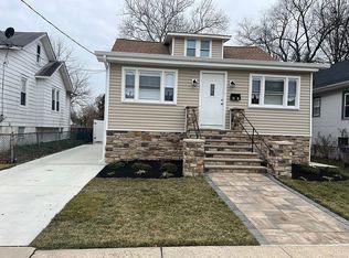 42 S Forklanding Rd, Maple Shade, NJ 08052