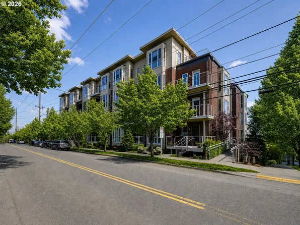 4280 S Corbett Ave Unit 201, Portland, OR 97239