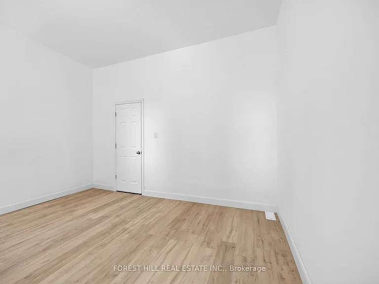419 Dufferin St — Photo 23