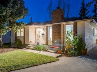 220 Oakridge Pl SW, Calgary, AB T2V 1V2