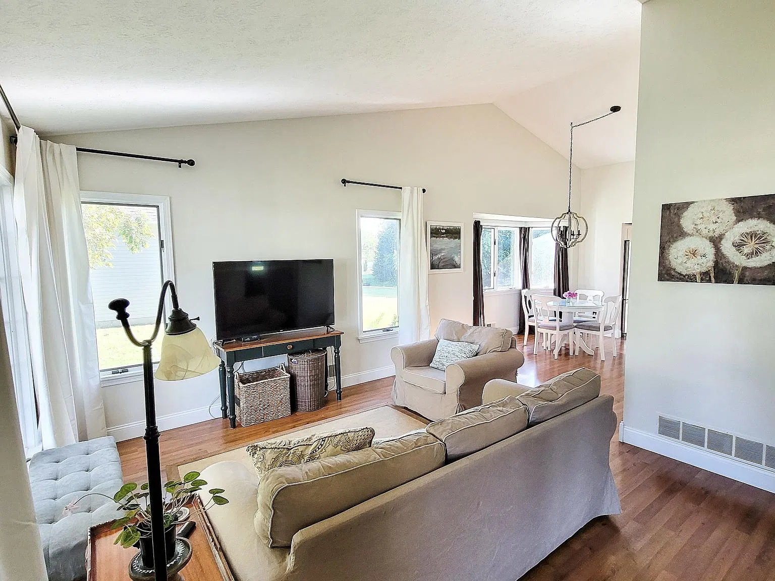 2 bed, 1.5 bath, 1018 sqft, $2,300 — Photo 3