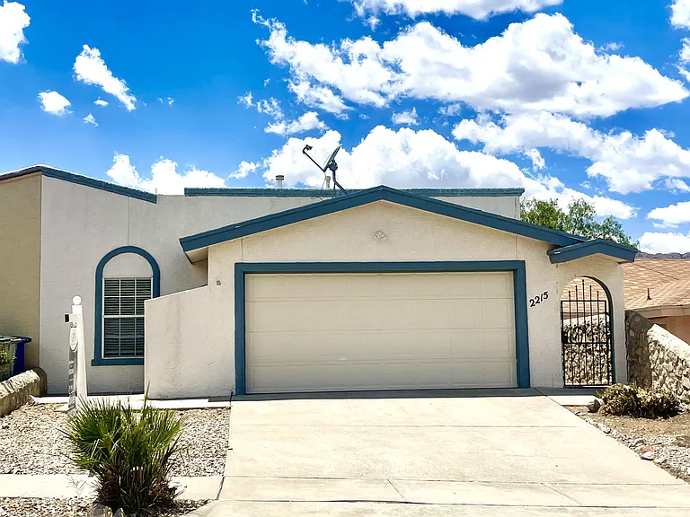 2215 King James Pl — Photo 1