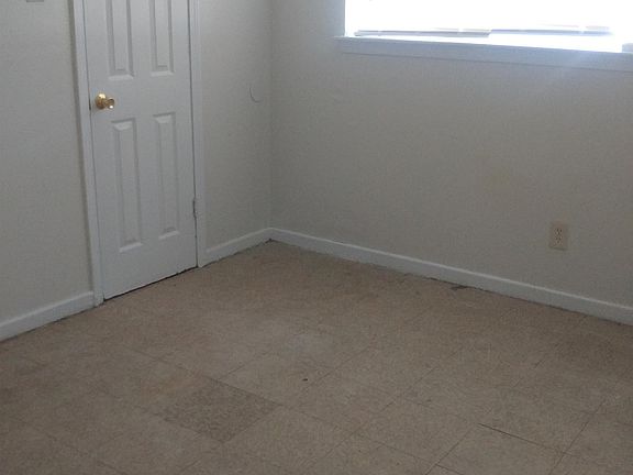4th image of 134 Evangeline Dr #101