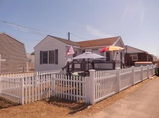 81 Church St, Hampton, NH 03842