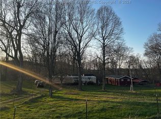 285 Holly Dr, Elizabeth, WV 26143