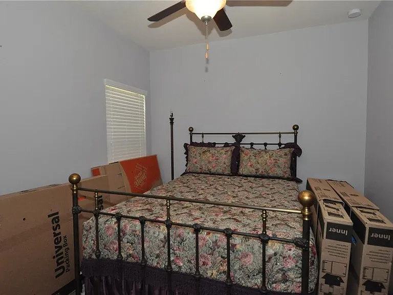 13911 Madrigal Ln — Photo 16