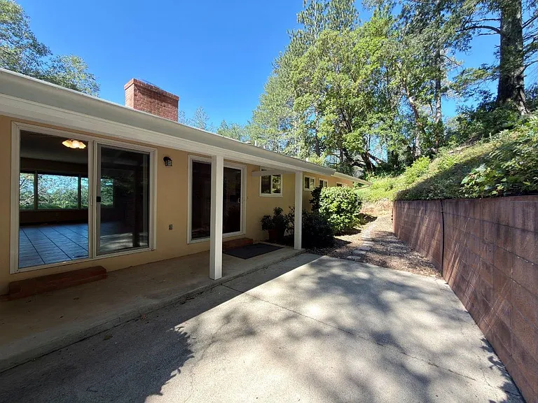 275 Cold Springs Rd — Photo 24