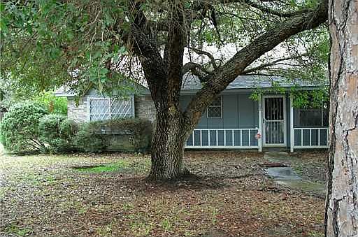 3rd image of 3307 Queen Elizabeth Dr