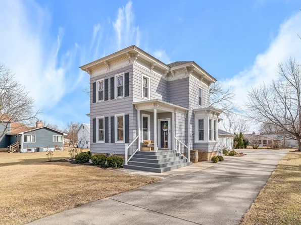 304 Rhodes Ave, Big Rock, IL 60511