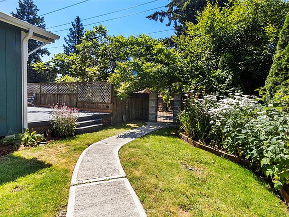 3rd image of 1808 10th Ave SE