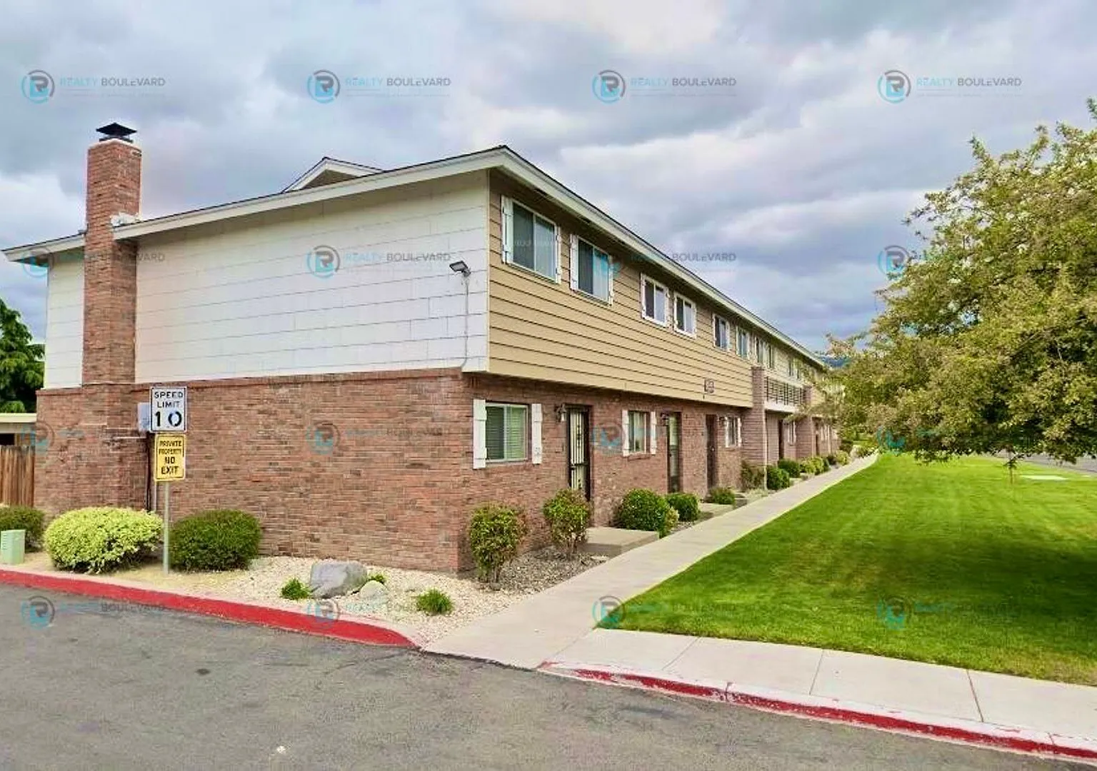 Charming 2-Bedroom, 1.5-Bathroom Condo in Reno! — Photo 1