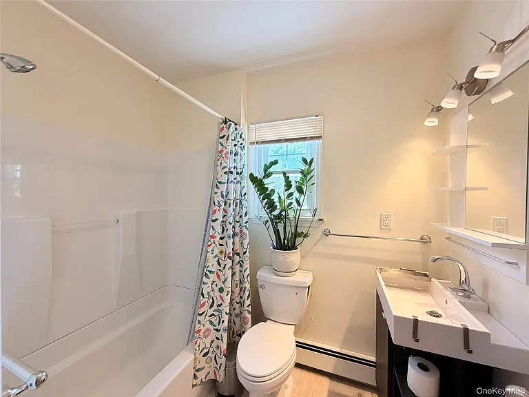 60 Hammond St — Photo 12