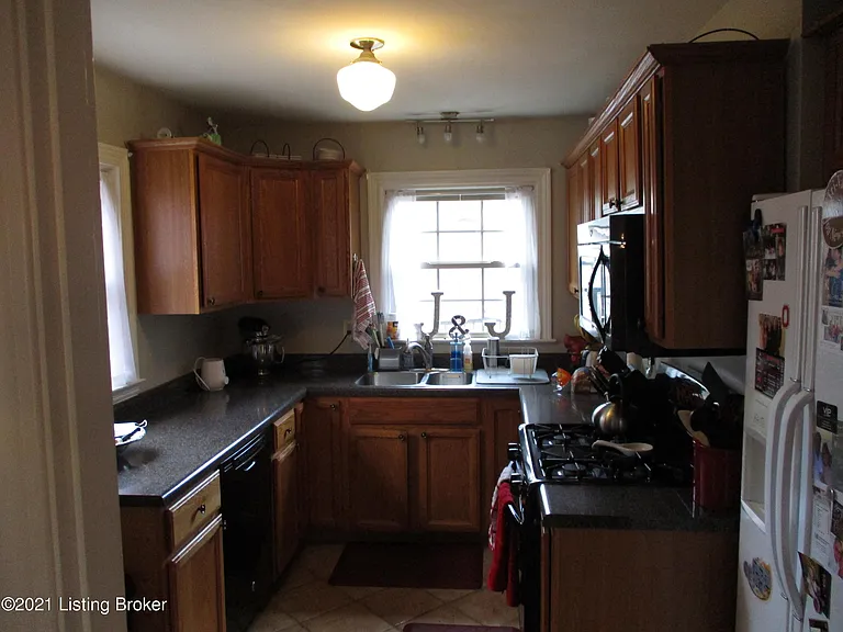 3342 Dayton Ave — Photo 8