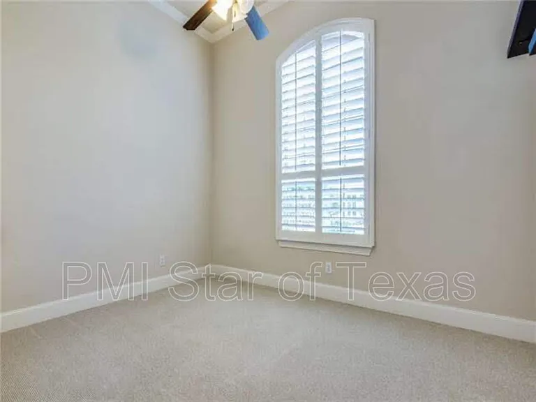 7509 Rockyford Dr — Photo 11