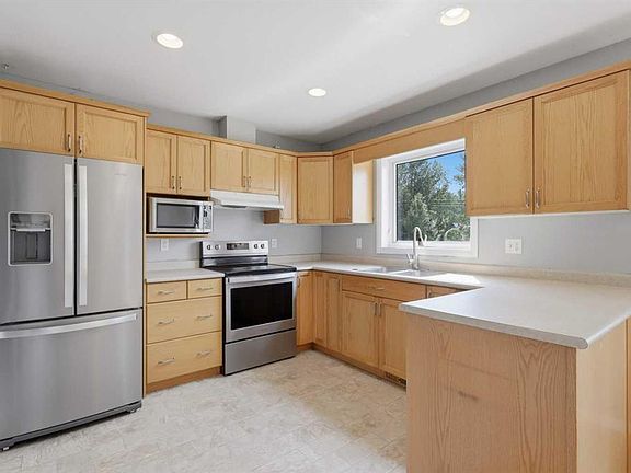 4th image of 521 S Partridge Cres
