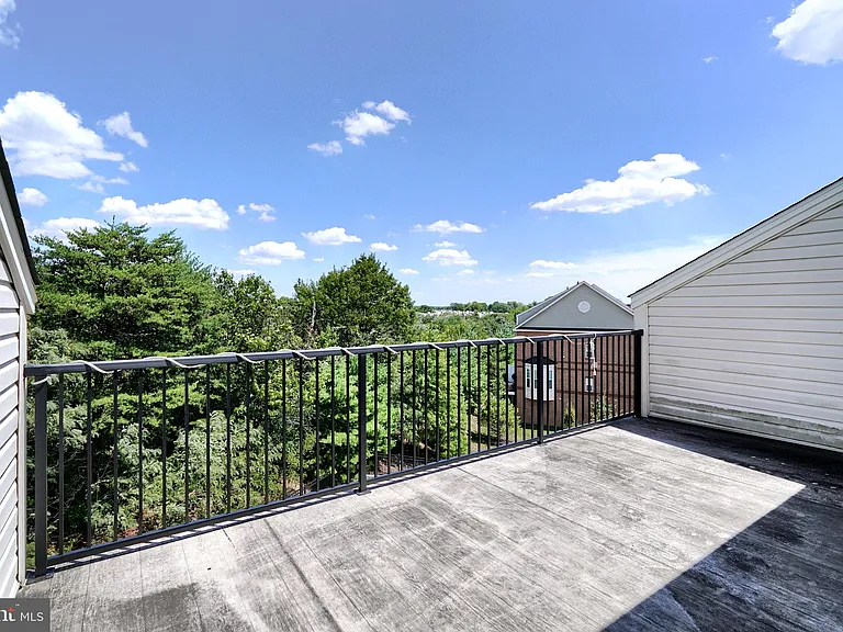 8016 Blue Stream Dr — Photo 28