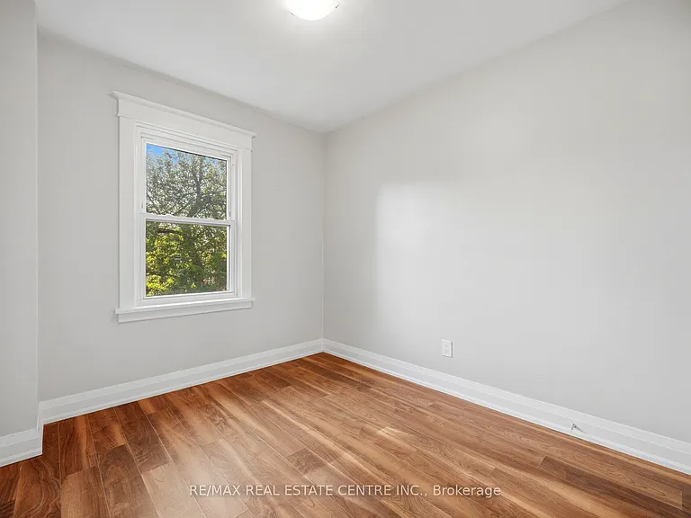 90 Holton Ave S — Photo 28