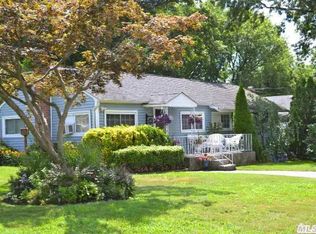 115 Saint Nicholas Ave, Smithtown, NY 11787