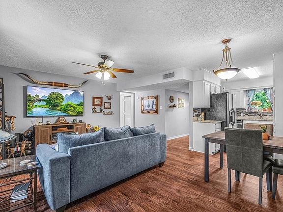 5th image of 105 Rhoades St