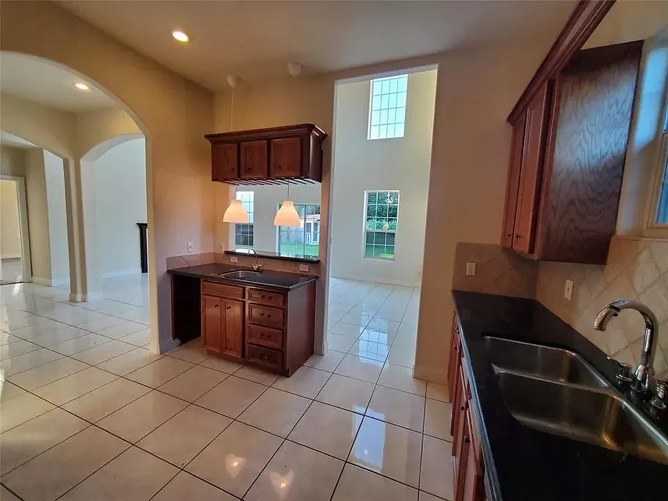 4 bed, 3.5 bath, 2684 sqft, $2,900 — Photo 4