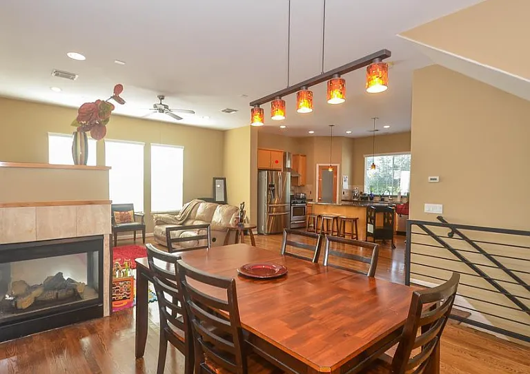 3010 Caroline St — Photo 16