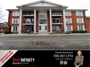 5721 Circle Dr APT 301, Oak Lawn, IL 60453