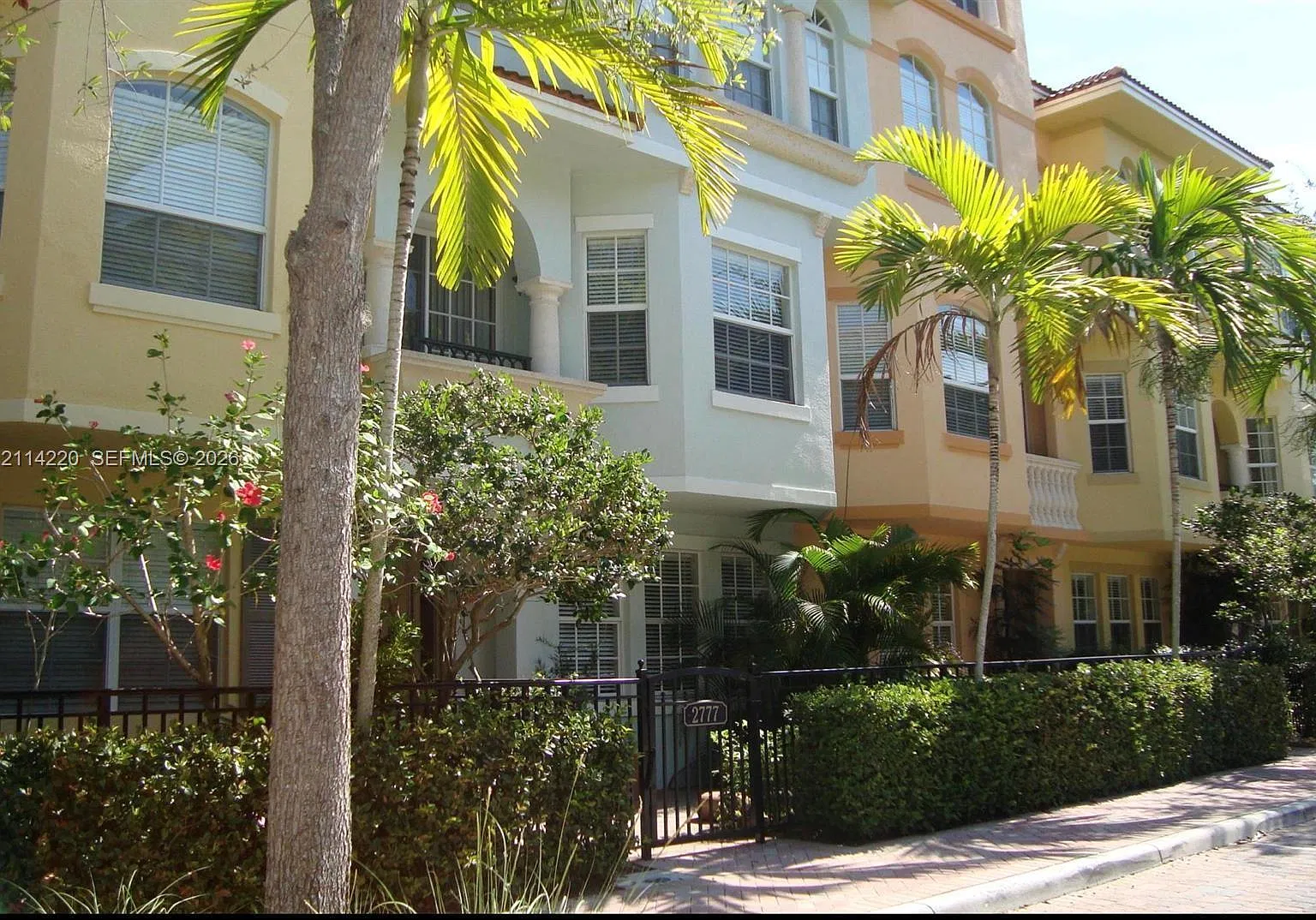 Harbour Oaks — Photo 1