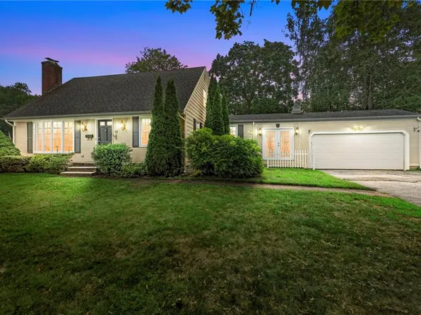 10 Mark Dr, Cranston, RI 02920