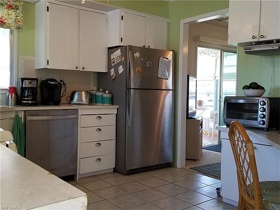 5th image of 221 Sugar Loaf Ln