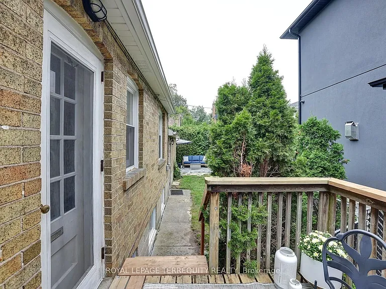 20 Elderidge Ave — Photo 40