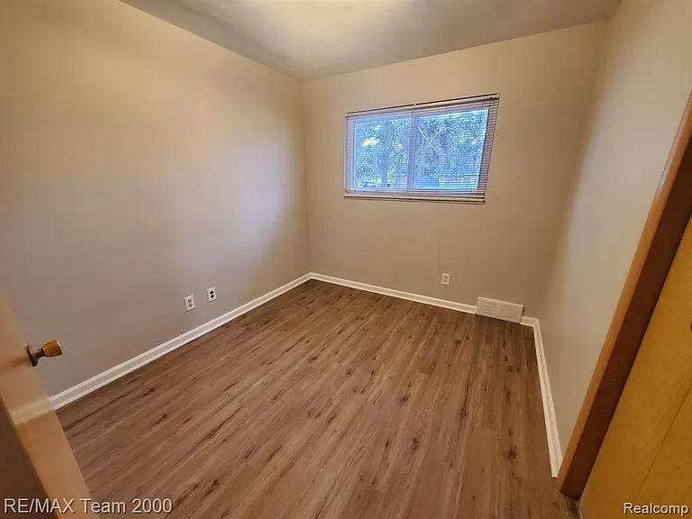 4565 Universal St — Photo 19