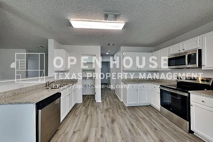 7900 Canoe Ridge Ln — Photo 6