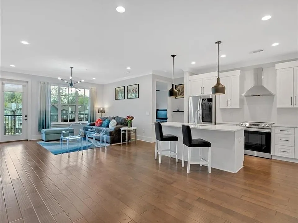 6890 Peachtree Dunwoody Rd #303