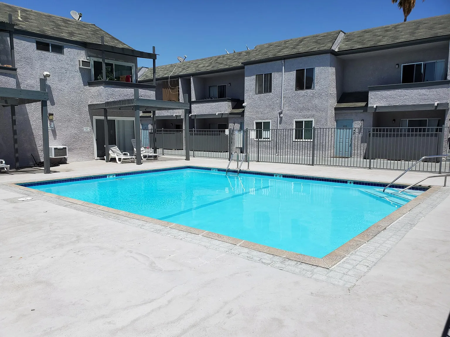 Gilmore Apartments - North Hollywood — Photo 3