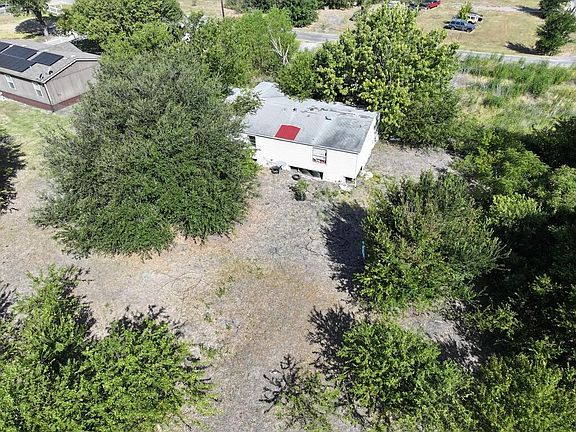 3rd image of 134 Shelby Cir