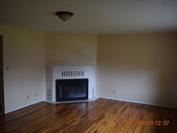 2nd image of 484 S Nebergall Loop NE