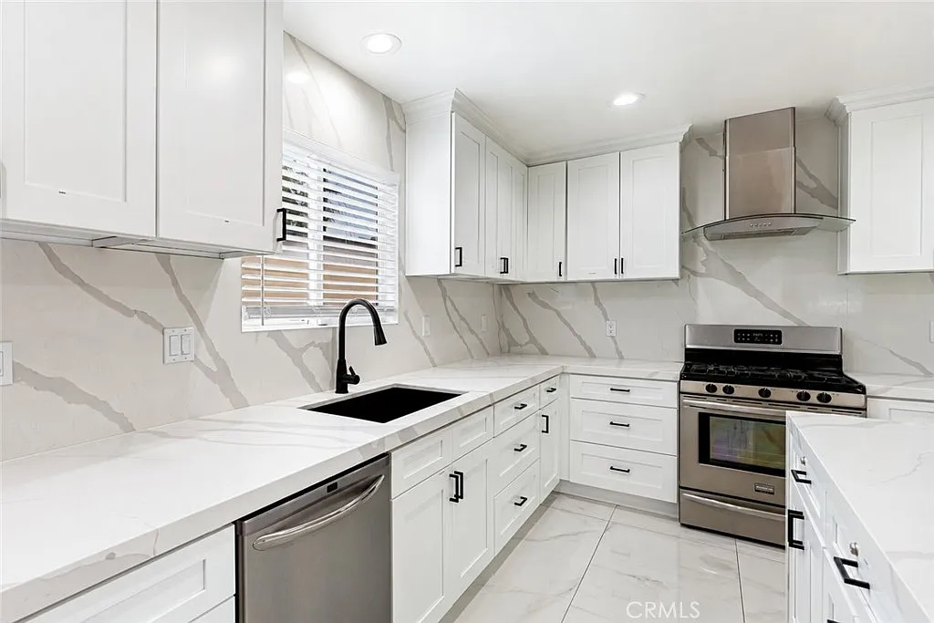3 bed, 2114 sqft, $5,995 — Photo 4