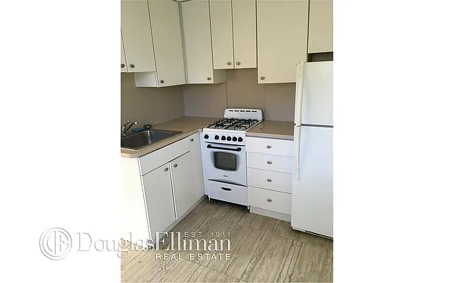 Rented by Douglas Elliman | media 23