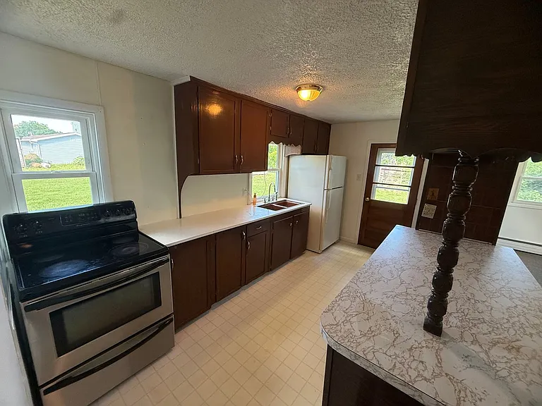 9942 Tower Rd — Photo 5