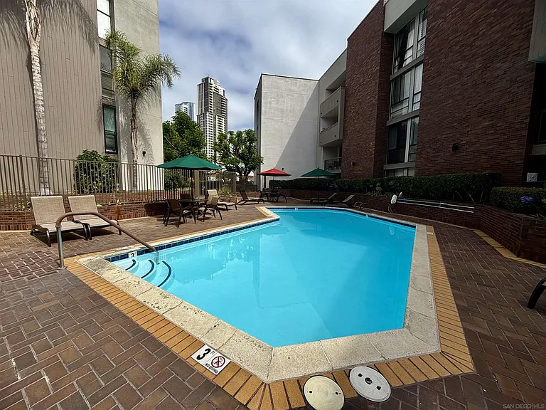 850 State St #414 — Photo 2