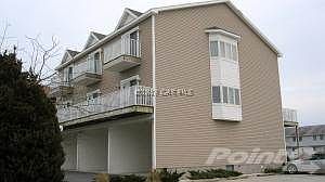 West End Townhome w/Carport
