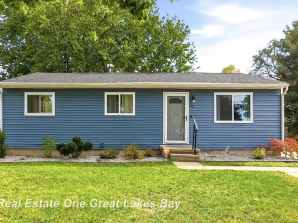 11 Woodward Dr, Saginaw, MI 48601