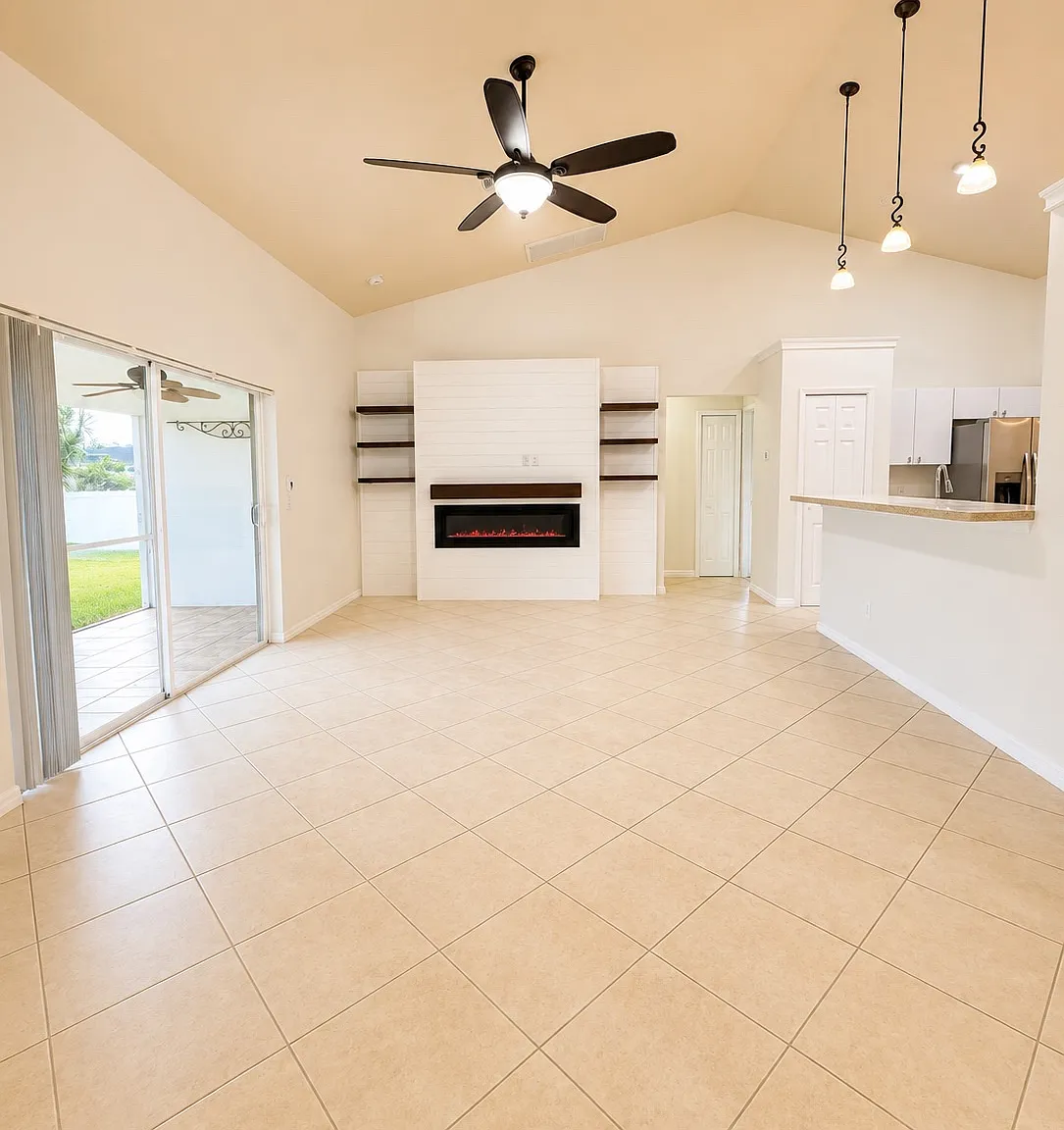 4 bed, 1802 sqft, $2,000 — Photo 2