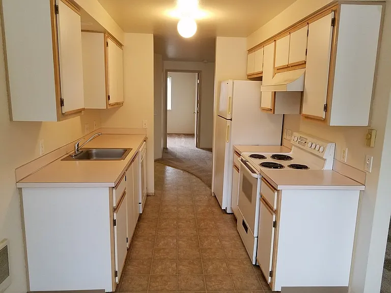154-Sandy Dr Apts — Photo 6