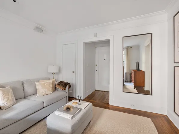 319 West 18th Street 1F image 2 of 10
