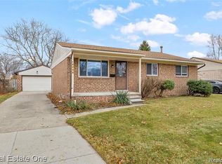 8456 Robindale Ave, Dearborn Heights, MI 48127