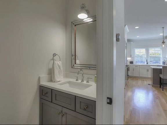 3rd image of 302 Queen Ave