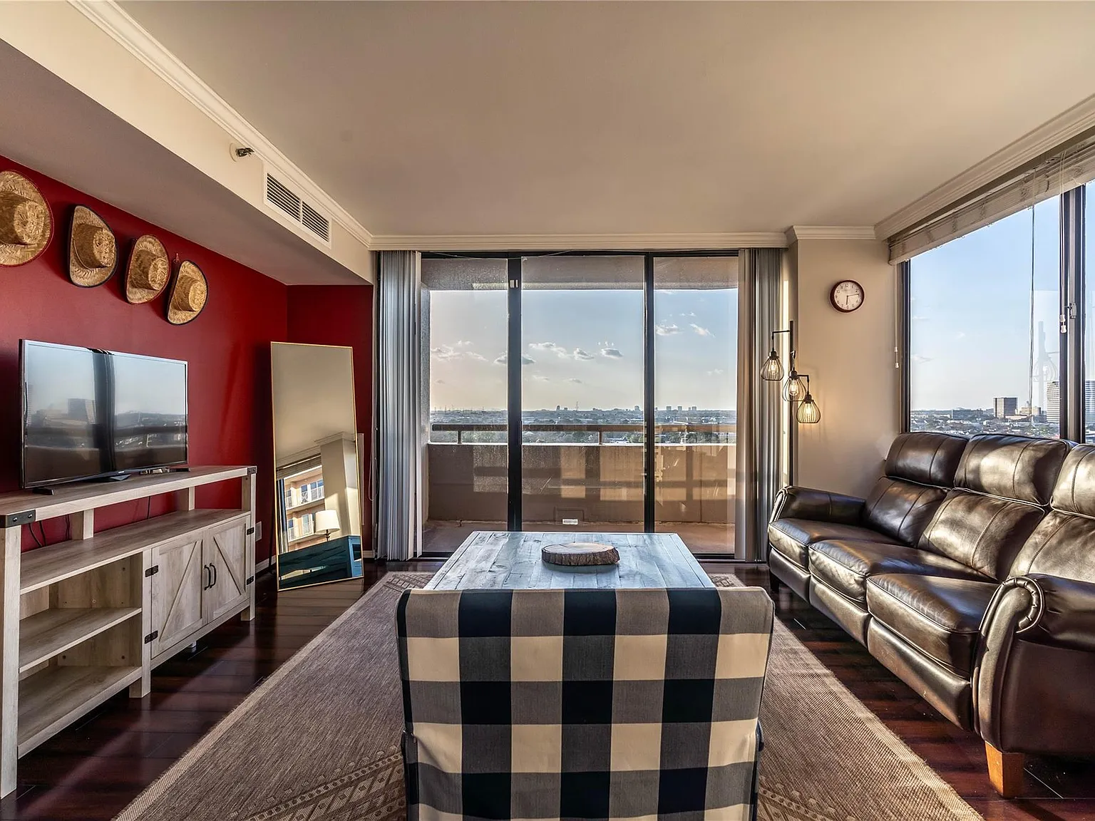 2 bed, 2.0 bath, 1095 sqft, $2,200 — Photo 2