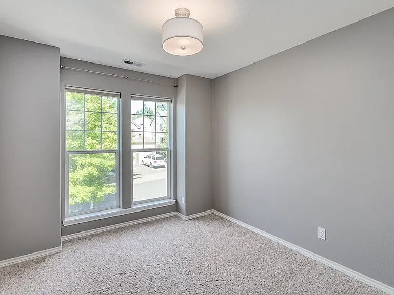 11920 SW Finch St — Photo 25